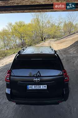 Внедорожник / Кроссовер Toyota Land Cruiser Prado 2019 в 