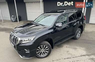 Внедорожник / Кроссовер Toyota Land Cruiser Prado 2021 в 