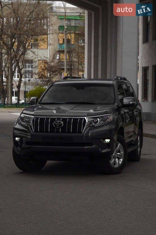 Внедорожник / Кроссовер Toyota Land Cruiser Prado 2022 в 