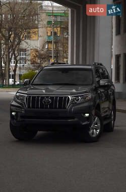 Внедорожник / Кроссовер Toyota Land Cruiser Prado 2022 в 