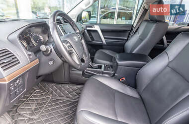 Внедорожник / Кроссовер Toyota Land Cruiser Prado 2022 в 