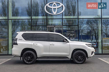 Внедорожник / Кроссовер Toyota Land Cruiser Prado 2022 в 