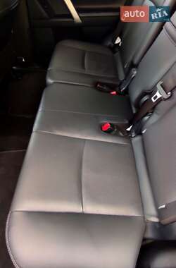 Внедорожник / Кроссовер Toyota Land Cruiser Prado 2019 в 