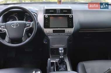 Внедорожник / Кроссовер Toyota Land Cruiser Prado 2019 в 