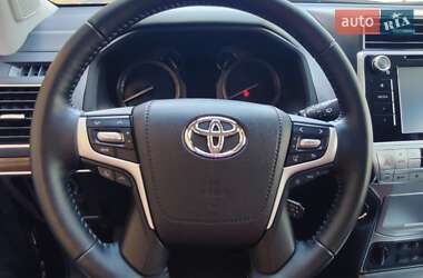 Внедорожник / Кроссовер Toyota Land Cruiser Prado 2019 в 