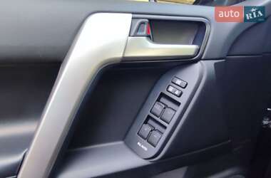 Внедорожник / Кроссовер Toyota Land Cruiser Prado 2019 в 