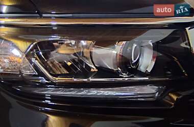 Внедорожник / Кроссовер Toyota Land Cruiser Prado 2019 в 