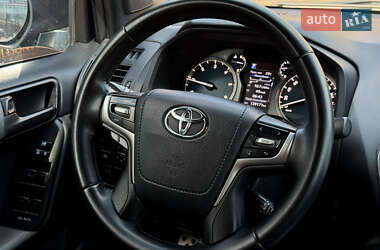 Внедорожник / Кроссовер Toyota Land Cruiser Prado 2018 в 