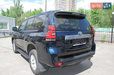 Внедорожник / Кроссовер Toyota Land Cruiser Prado 2018 в 