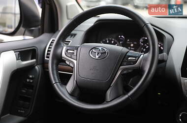 Позашляховик / Кросовер Toyota Land Cruiser Prado 2022 в 