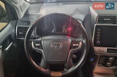 Позашляховик / Кросовер Toyota Land Cruiser Prado 2021 в 