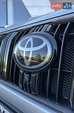 Внедорожник / Кроссовер Toyota Land Cruiser Prado 2020 в 