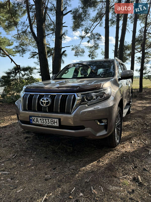 Позашляховик / Кросовер Toyota Land Cruiser Prado 2018 в 