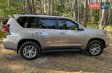 Позашляховик / Кросовер Toyota Land Cruiser Prado 2018 в 