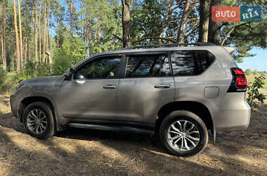 Позашляховик / Кросовер Toyota Land Cruiser Prado 2018 в 