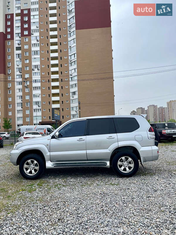 Позашляховик / Кросовер Toyota Land Cruiser Prado 2006 в Києві