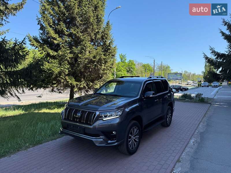 Позашляховик / Кросовер Toyota Land Cruiser Prado 2022 в 