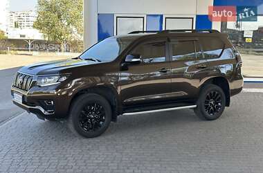 Внедорожник / Кроссовер Toyota Land Cruiser Prado 2021 в 