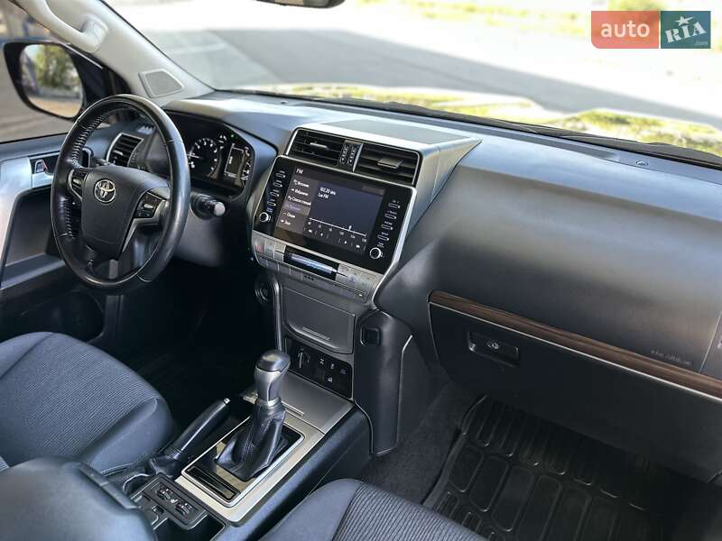 Позашляховик / Кросовер Toyota Land Cruiser Prado 2021 в Дніпрі