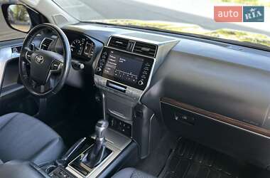 Внедорожник / Кроссовер Toyota Land Cruiser Prado 2021 в 
