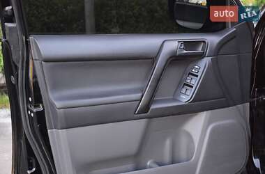 Позашляховик / Кросовер Toyota Land Cruiser Prado 2012 в 
