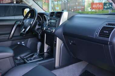Позашляховик / Кросовер Toyota Land Cruiser Prado 2012 в 