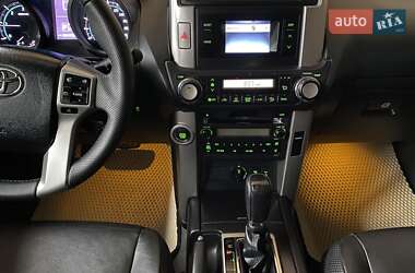 Позашляховик / Кросовер Toyota Land Cruiser Prado 2012 в 