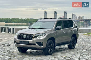 Внедорожник / Кроссовер Toyota Land Cruiser Prado 2022 в 