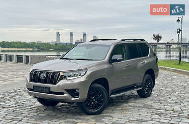 Внедорожник / Кроссовер Toyota Land Cruiser Prado 2022 в 