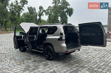 Внедорожник / Кроссовер Toyota Land Cruiser Prado 2022 в 