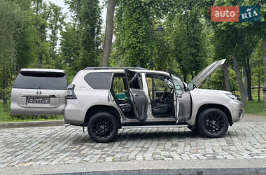 Внедорожник / Кроссовер Toyota Land Cruiser Prado 2022 в 
