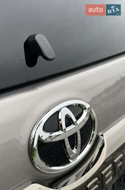 Внедорожник / Кроссовер Toyota Land Cruiser Prado 2022 в 