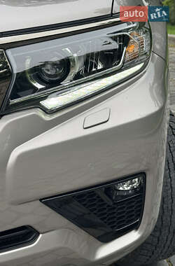 Внедорожник / Кроссовер Toyota Land Cruiser Prado 2022 в 