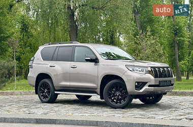 Внедорожник / Кроссовер Toyota Land Cruiser Prado 2022 в 