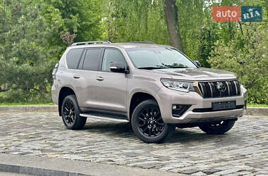 Внедорожник / Кроссовер Toyota Land Cruiser Prado 2022 в 