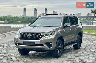 Внедорожник / Кроссовер Toyota Land Cruiser Prado 2022 в 