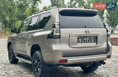 Внедорожник / Кроссовер Toyota Land Cruiser Prado 2022 в 