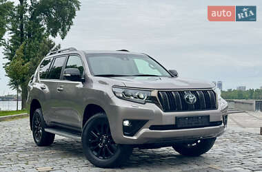 Внедорожник / Кроссовер Toyota Land Cruiser Prado 2022 в 