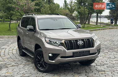 Внедорожник / Кроссовер Toyota Land Cruiser Prado 2022 в 