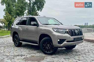 Внедорожник / Кроссовер Toyota Land Cruiser Prado 2022 в 