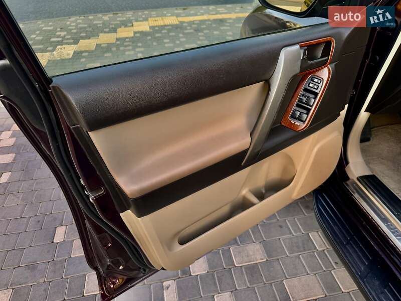 Позашляховик / Кросовер Toyota Land Cruiser Prado 2010 в Одесі