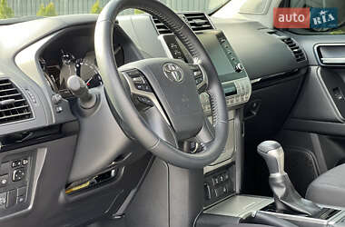 Внедорожник / Кроссовер Toyota Land Cruiser Prado 2022 в 