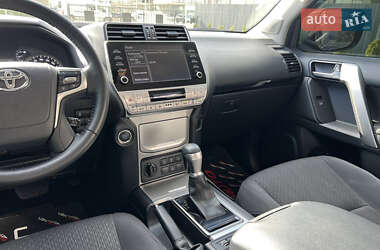 Внедорожник / Кроссовер Toyota Land Cruiser Prado 2022 в 