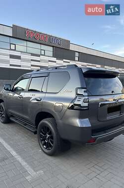 Позашляховик / Кросовер Toyota Land Cruiser Prado 2022 в 