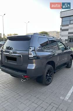 Позашляховик / Кросовер Toyota Land Cruiser Prado 2022 в 