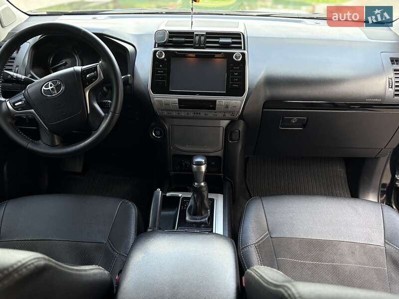 Внедорожник / Кроссовер Toyota Land Cruiser Prado 2018 в Новояворовске