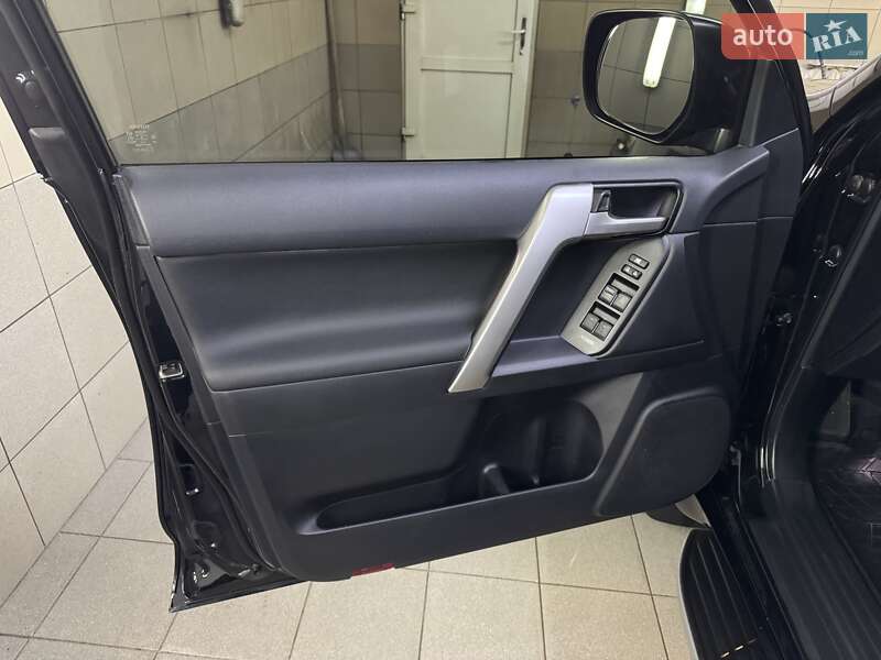 Позашляховик / Кросовер Toyota Land Cruiser Prado 2022 в Умані