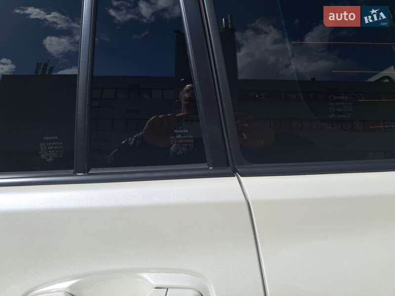 Внедорожник / Кроссовер Toyota Land Cruiser Prado 2019 в Киеве
