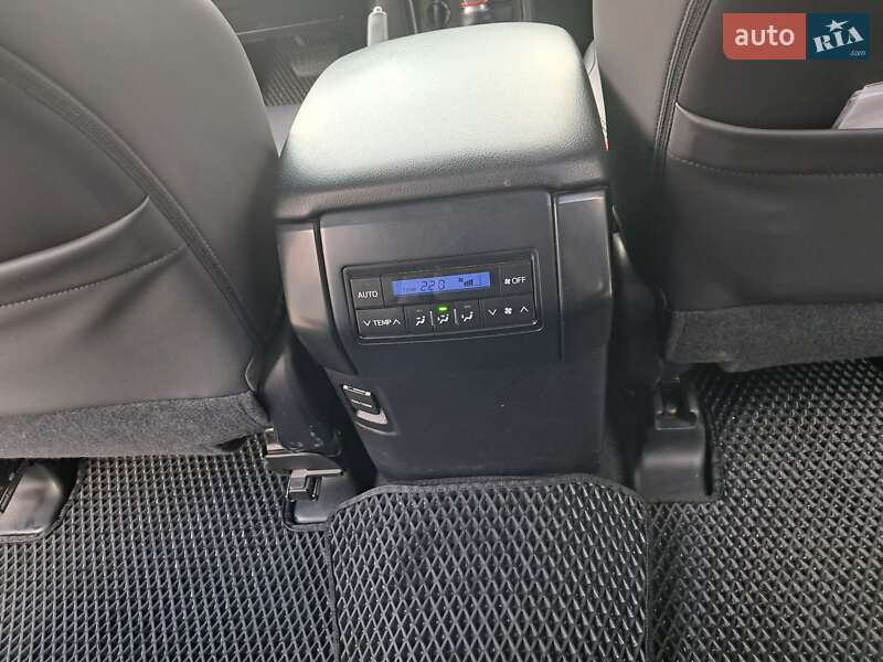 Внедорожник / Кроссовер Toyota Land Cruiser Prado 2019 в Киеве