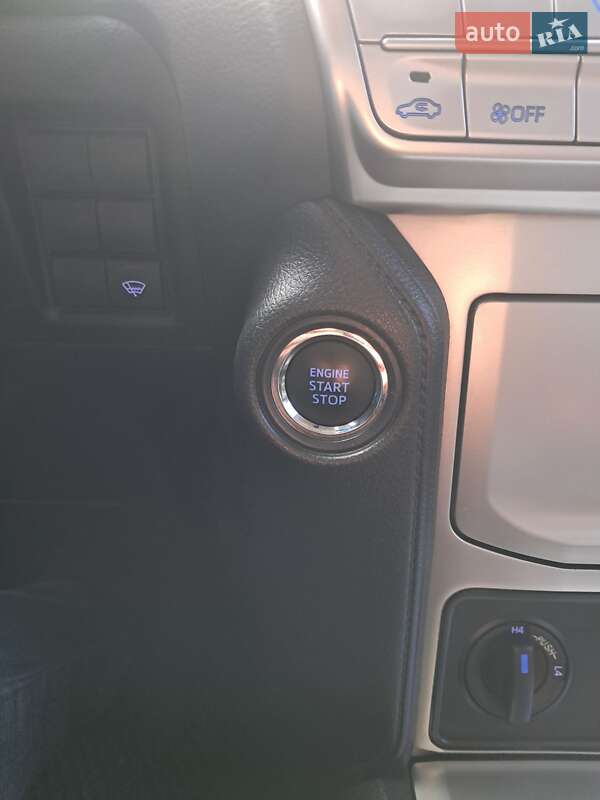 Внедорожник / Кроссовер Toyota Land Cruiser Prado 2019 в Киеве